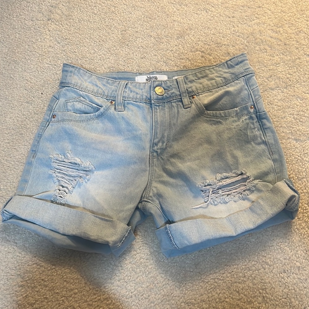 Mid rise butt lifting light wash denim shorts